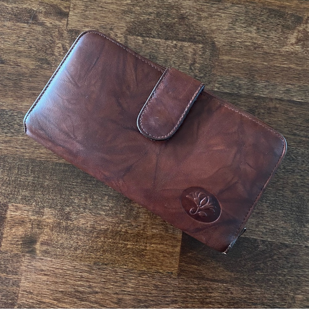 Vintage Buxton Leather Wallet Embossed